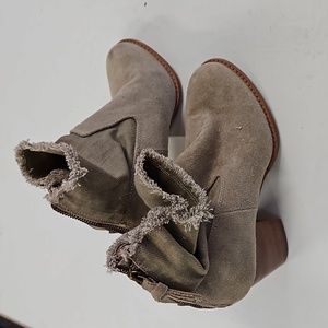 Heeled boot, with zipper, size 8